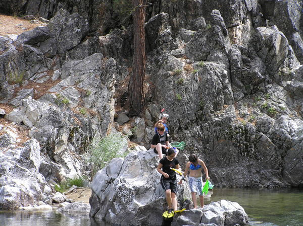 32 Kids On Rock